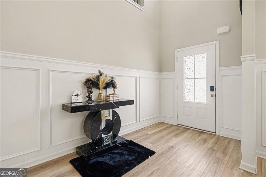 Beautiful home in the sought after Calcutta community! This spacious R – image 4