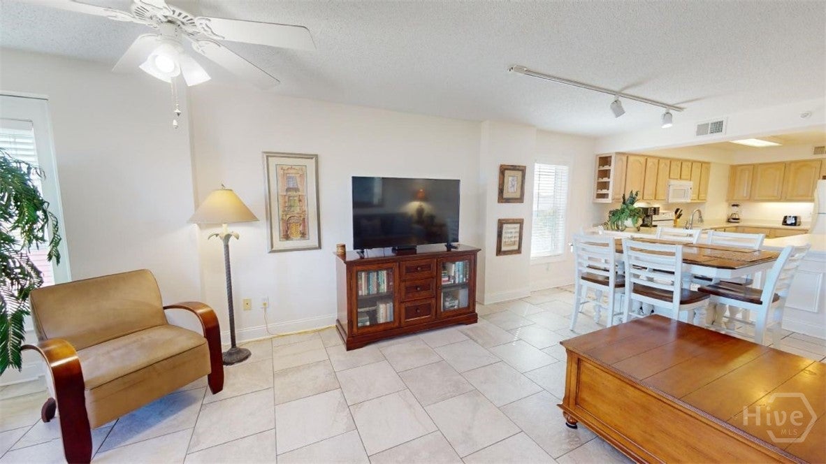 OCEAN FRONT condo - 3rd Floor - What an amazing view. Located on the t – image 7