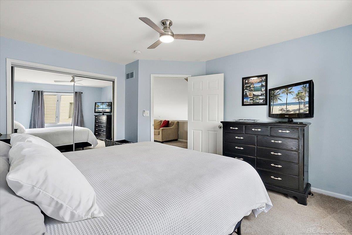 Rare find! Beautiful 4 Bedrom Split Level home with inground pool loca – image 42