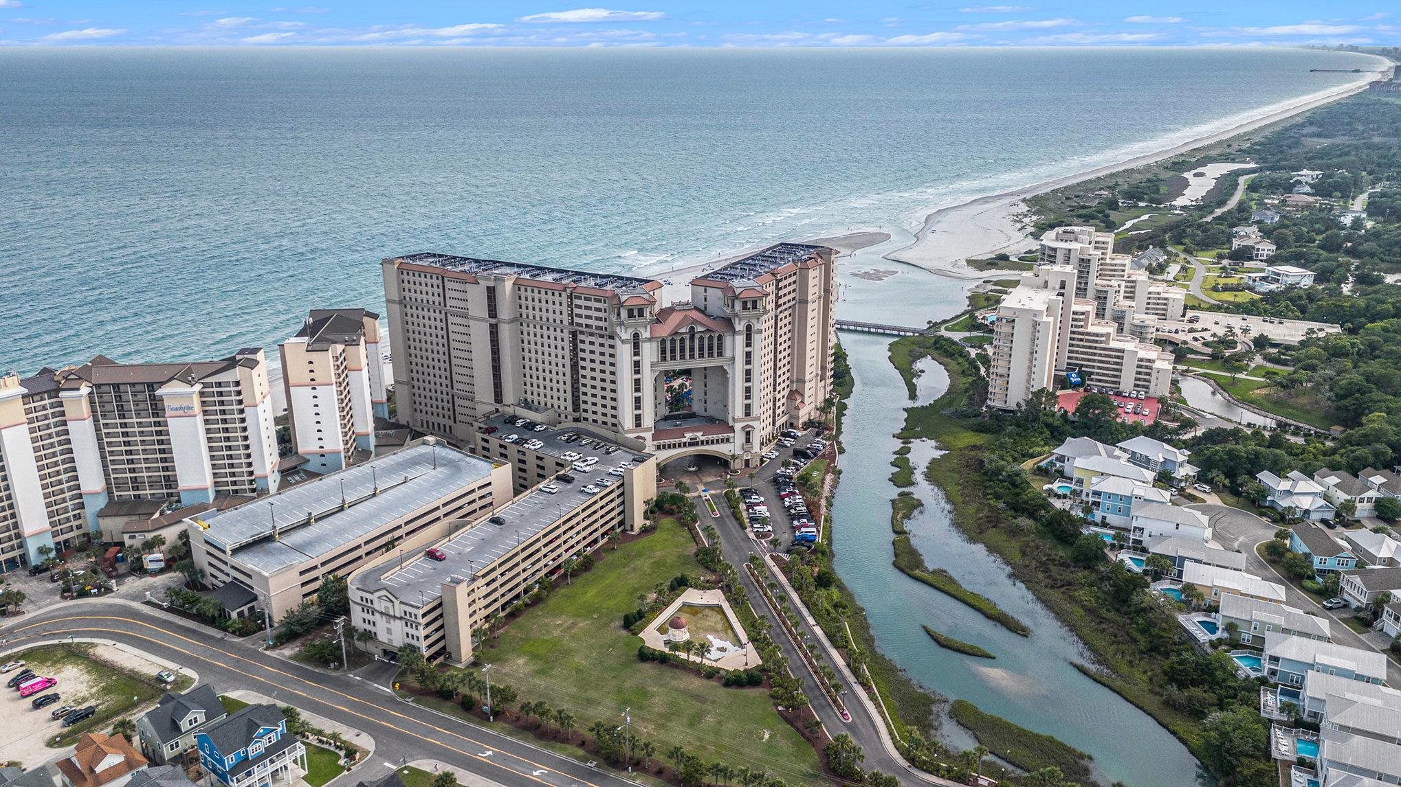 Experience upscale oceanfront living in this impeccably maintained 1-b – image 37