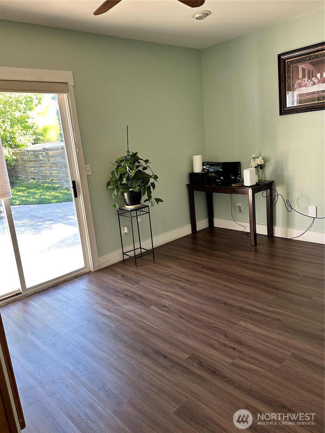 Welcome to this inviting single-level home featuring 3 bedrooms, 2 bat – image 9