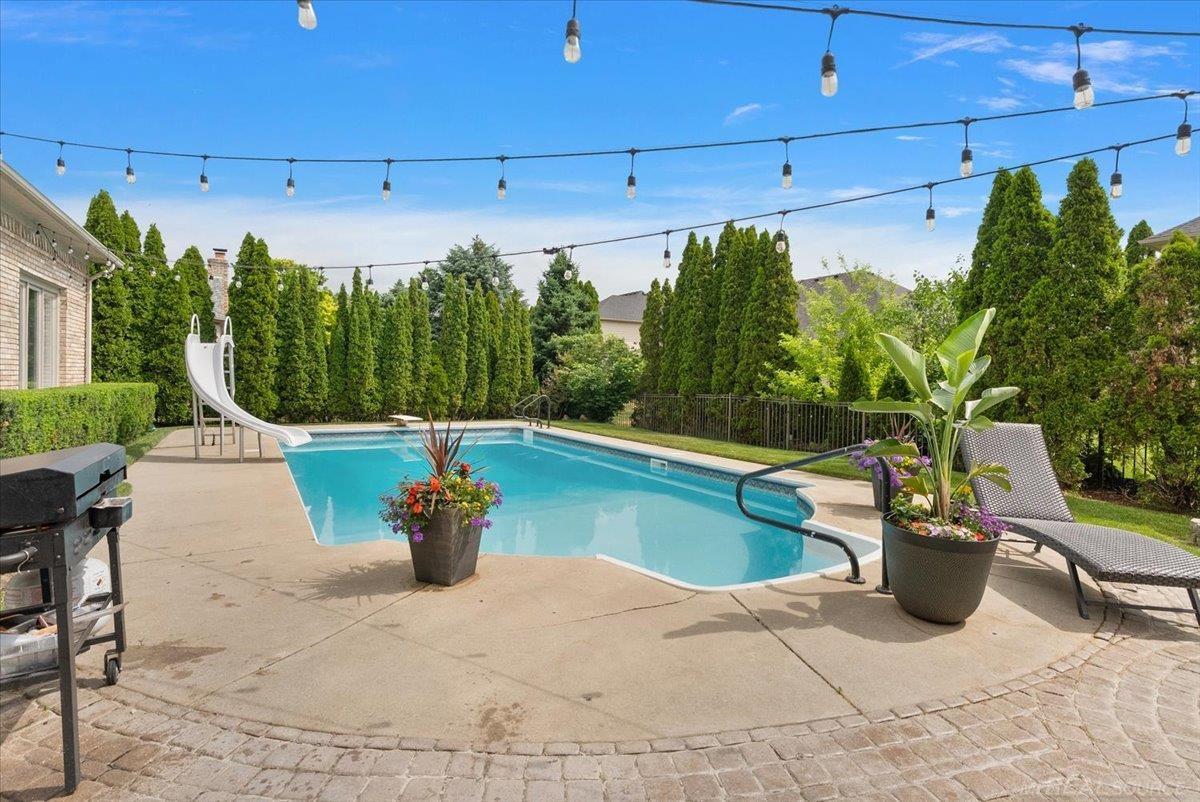 Rare find! Beautiful 4 Bedrom Split Level home with inground pool loca – image 8