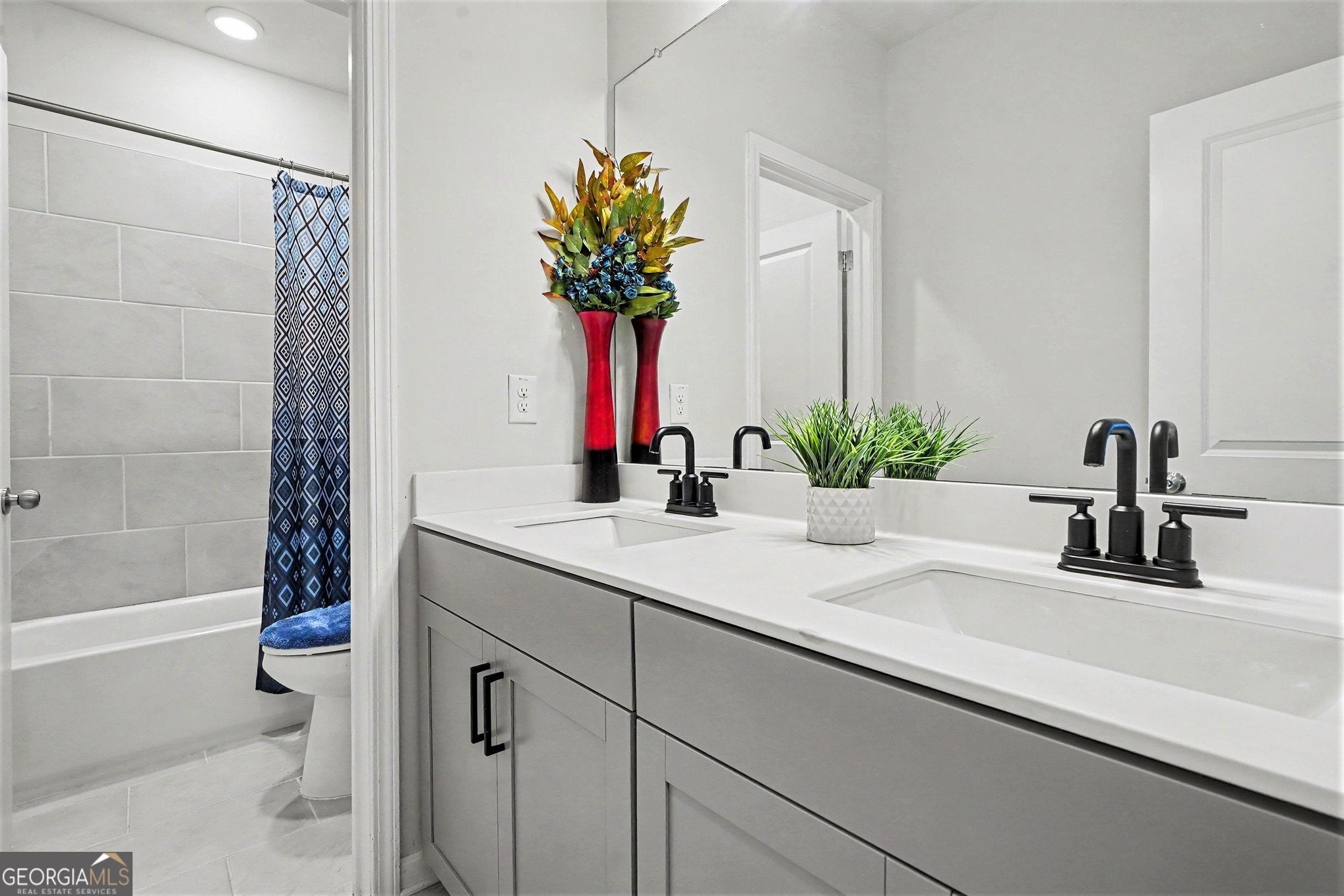5 BEDROOM/3.5 BATH and over 3100 SF! This lovely like new double cul d – image 28