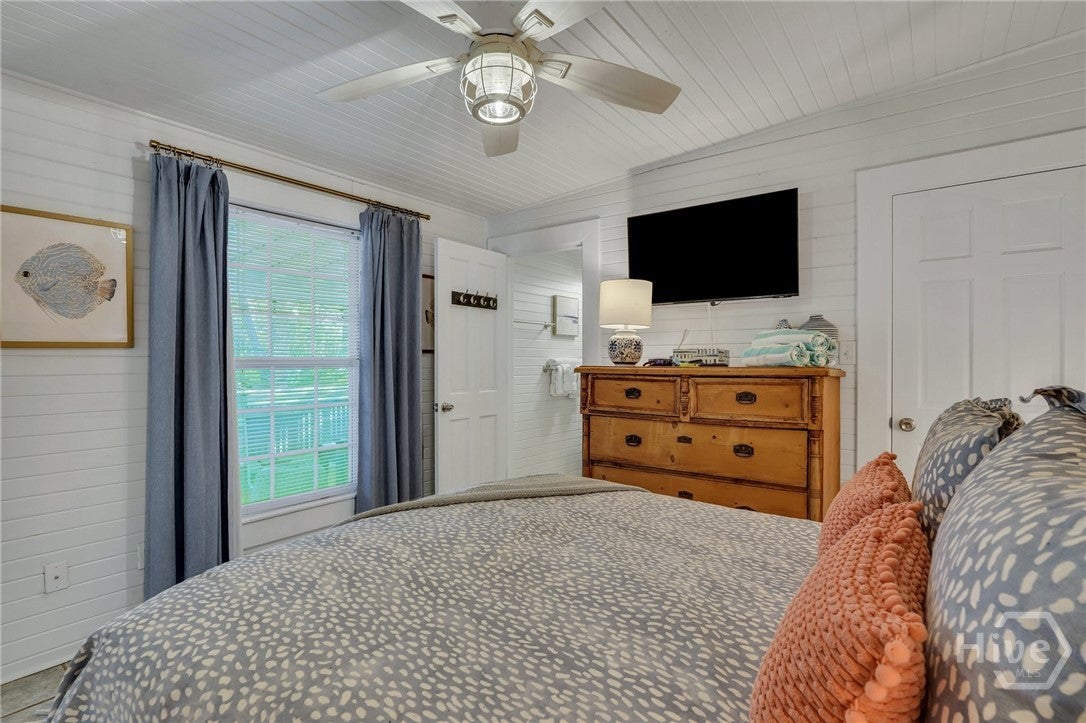 Charming raised, restored cottage in the heart of Tybee -a perfect ble – image 32