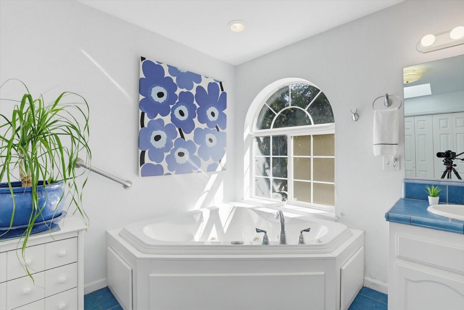 21349 21349 Leslie Drive, Grass Valley, California, 95945, USA, 4 Bedrooms Bedrooms, ,3 BathroomsBathrooms,Residential,For Sale,21349 Leslie Drive,226046586