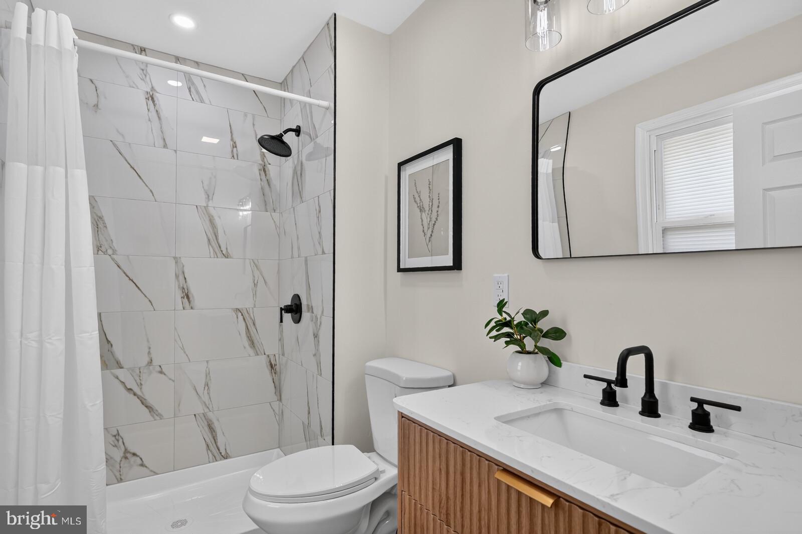 Beautifully Renovated Single-Family Home in Sought-After Kettering – 5 – image 20