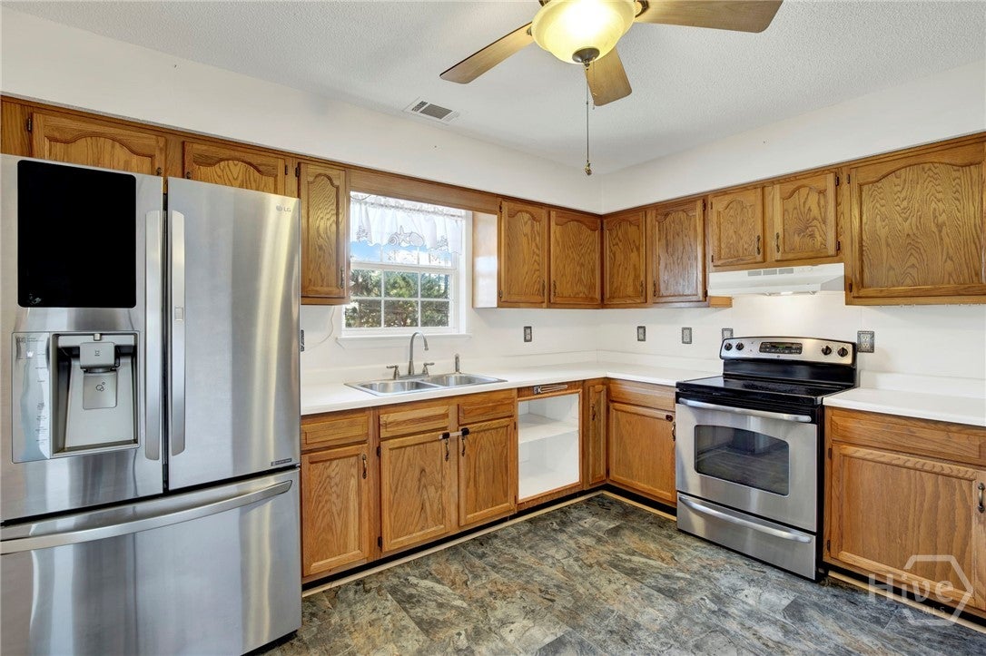 Located in the heart of Tybee Island, 407 7th Street offers the perfec – image 55