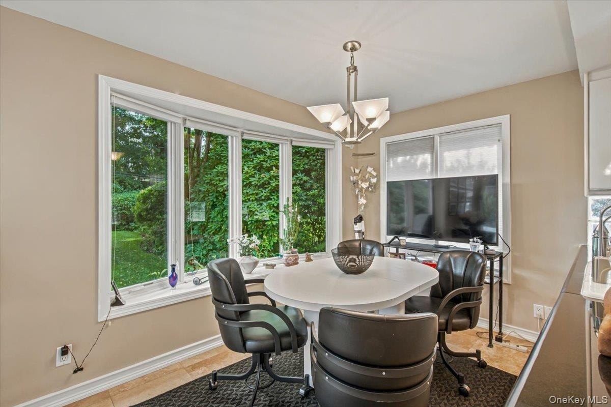 24 24 Overlook Road, Great Neck, New York, 11020, USA, 3 Bedrooms Bedrooms, ,3 BathroomsBathrooms,Residential,For Sale,24 Overlook Road,1018683