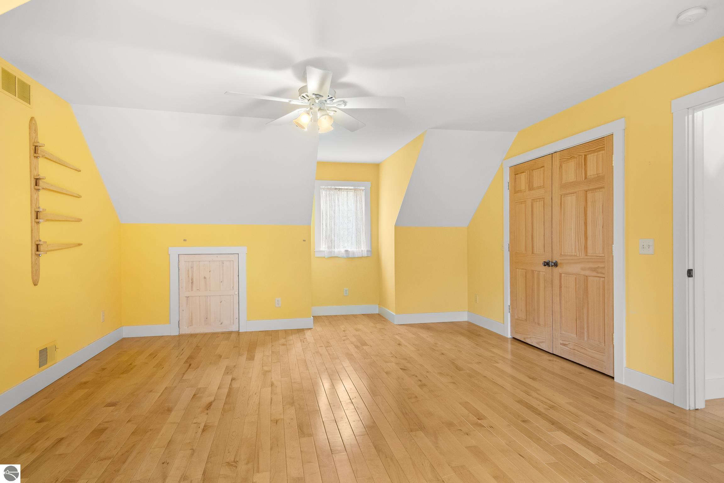This 3-bedroom, 2.5-bath farmhouse offers a property designed for coun – image 33
