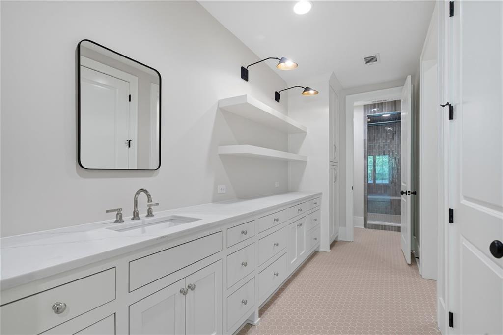 Beautiful Custom Home on gorgeous estate lot in exclusive Milton. This – image 50
