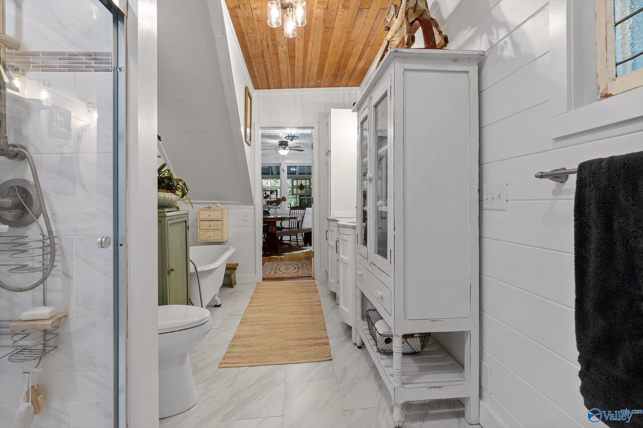 Irreplaceable Mentone charm meets thoughtful updates. Built in 1935, t – image 25