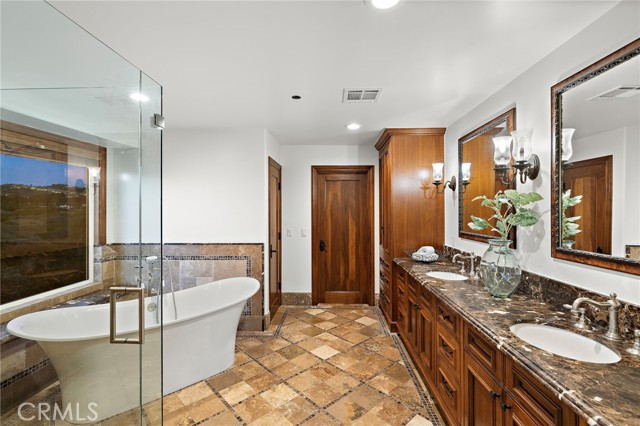 3811 3811 Vista Blanca, San Clemente, California, 92672, USA, 6 Bedrooms Bedrooms, ,5 BathroomsBathrooms,Residential,For Sale,3811 Vista Blanca,OC26028951