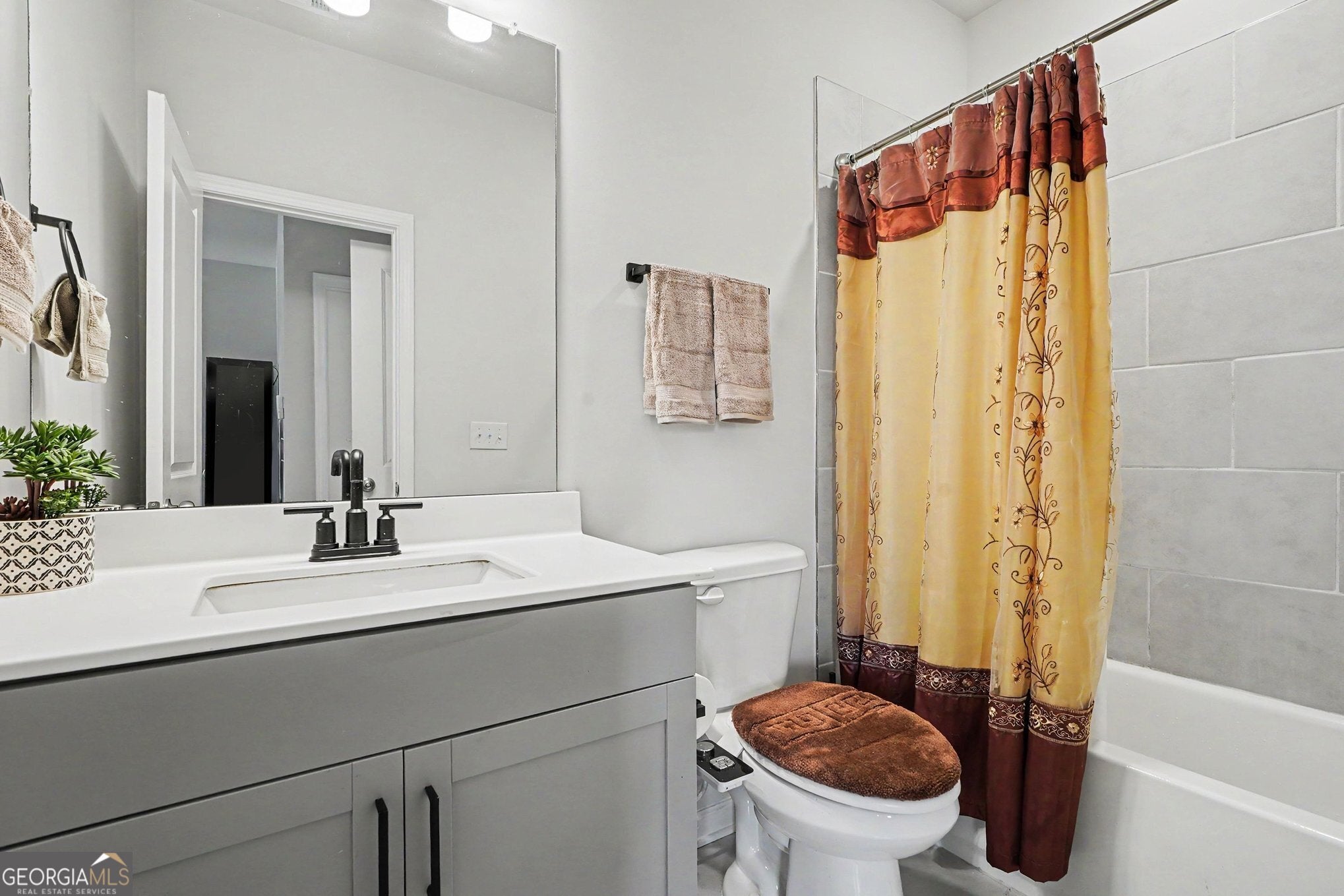 5 BEDROOM/3.5 BATH and over 3100 SF! This lovely like new double cul d – image 31