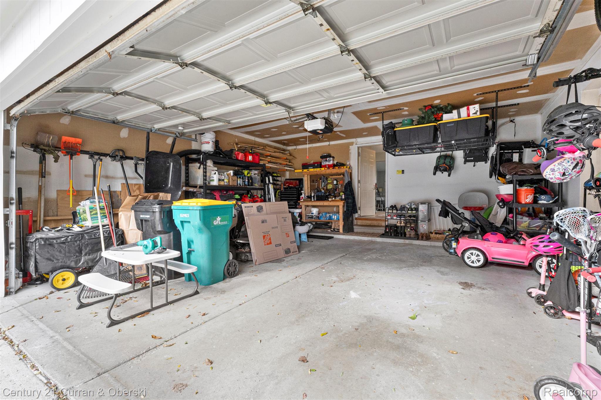 Welcome to 30999 Sudbury Street in Farmington Hills. This beautifully – image 52
