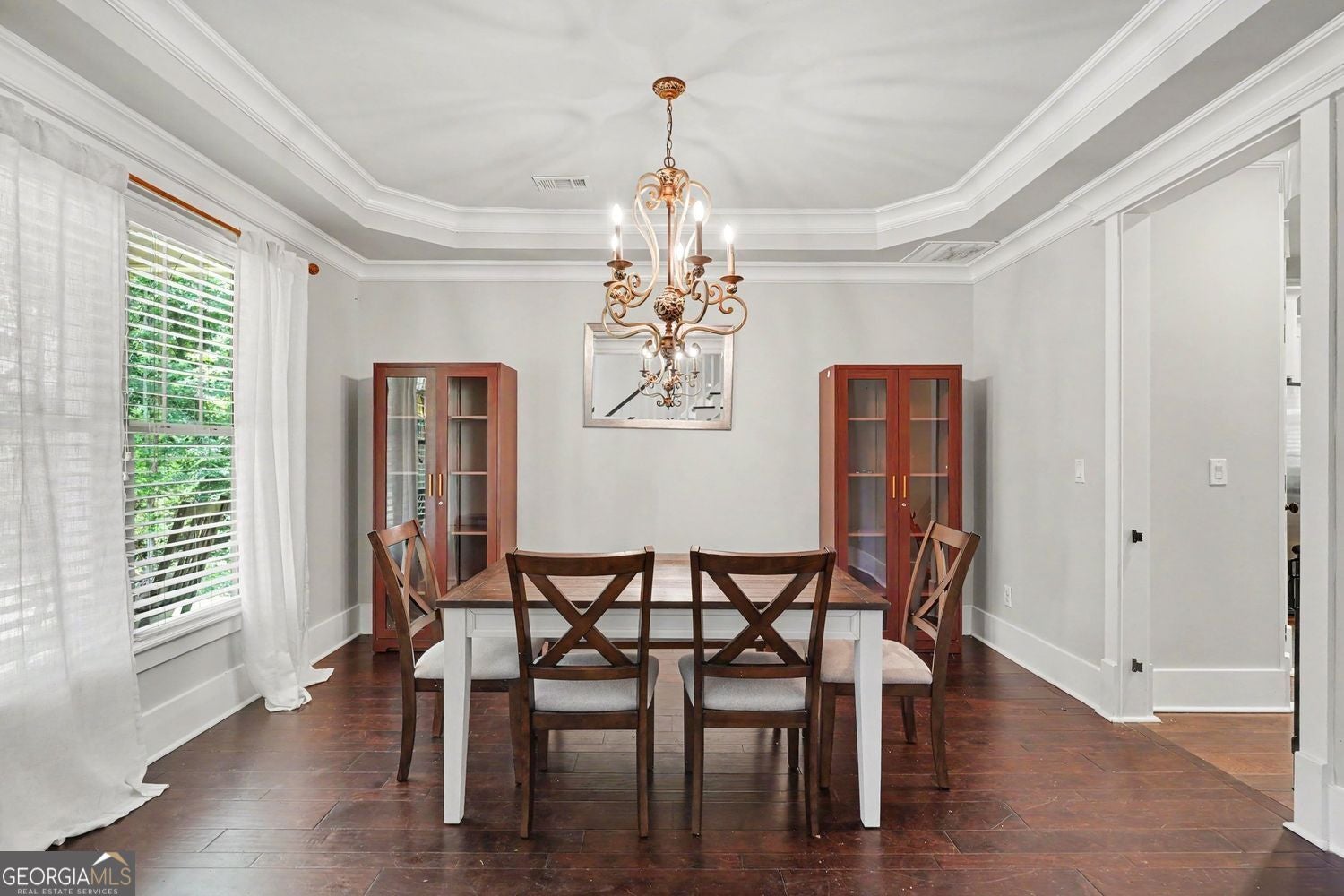 Welcome Home! Beautiful Country Home just waiting for you! Charming fl – image 7