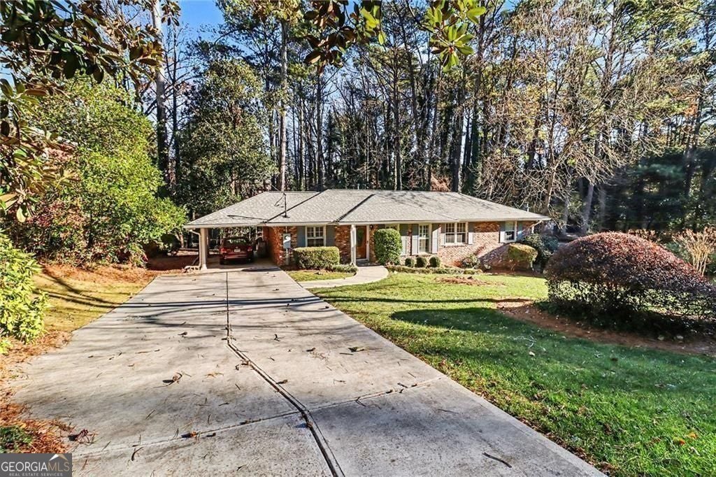 Classic four bedroom ranch in the Lakeside High School district. Step – image 1