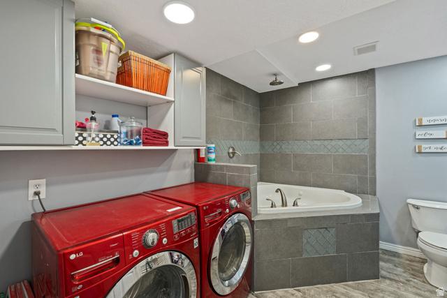 Welcome to 595 Banbury Circle, a well-maintained split-level home loca – image 17