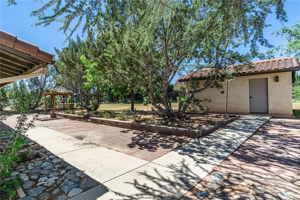 Something is refreshing about a home that actually gives you room to b – image 67