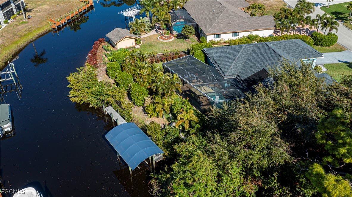 Welcome to your future GULF ACCESS HIDDEN GEM OF A home in the charmin – image 37