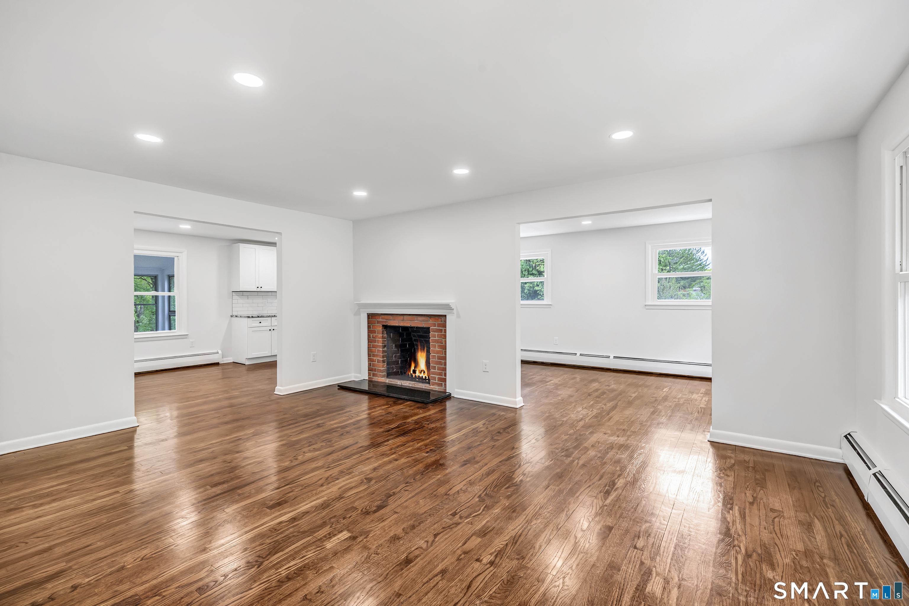 Welcome to 7 Longview Road, located in the desirable Sandy Hook sectio – image 2