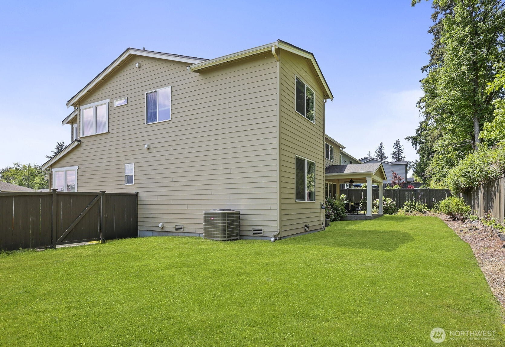 Welcome to this beautifully designed Sagebrook Lane home in Bothell Ca – image 34
