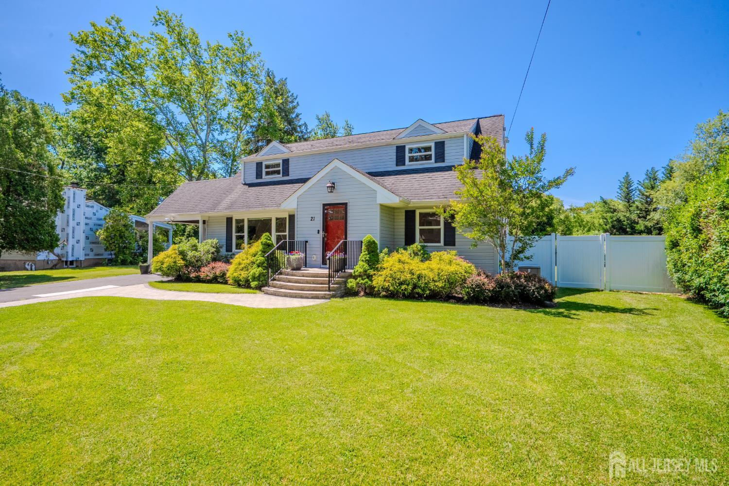 This lovely Cape Cod-style home is located in the highly desirable Far – image 35