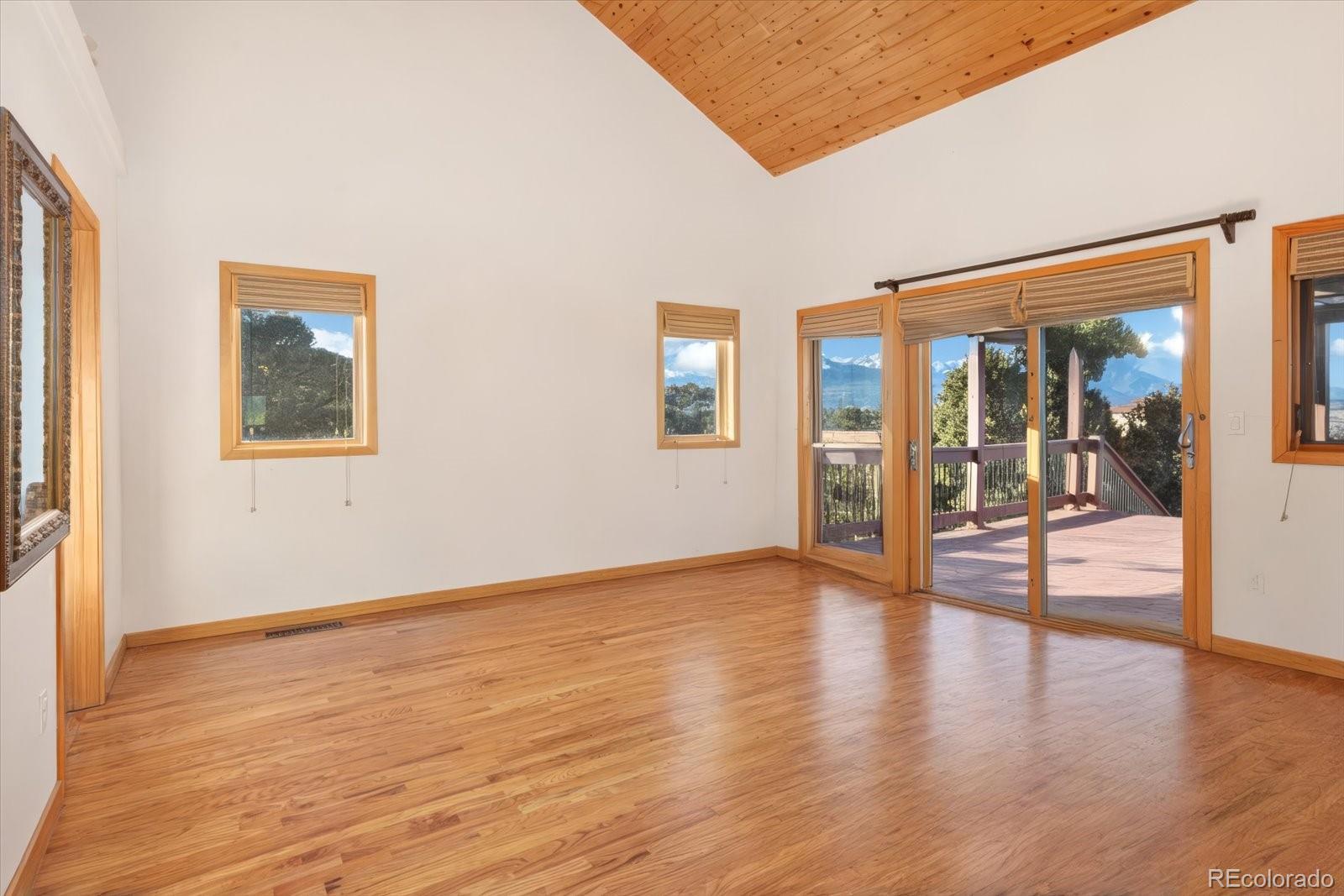 Mountain Contemporary Living with Big Views in Cherokee Heights. Set o – image 20