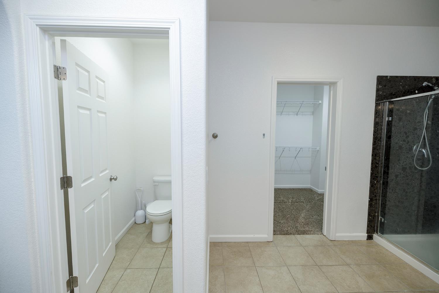 Located in a highly desirable neighborhood, this well-maintained home – image 44