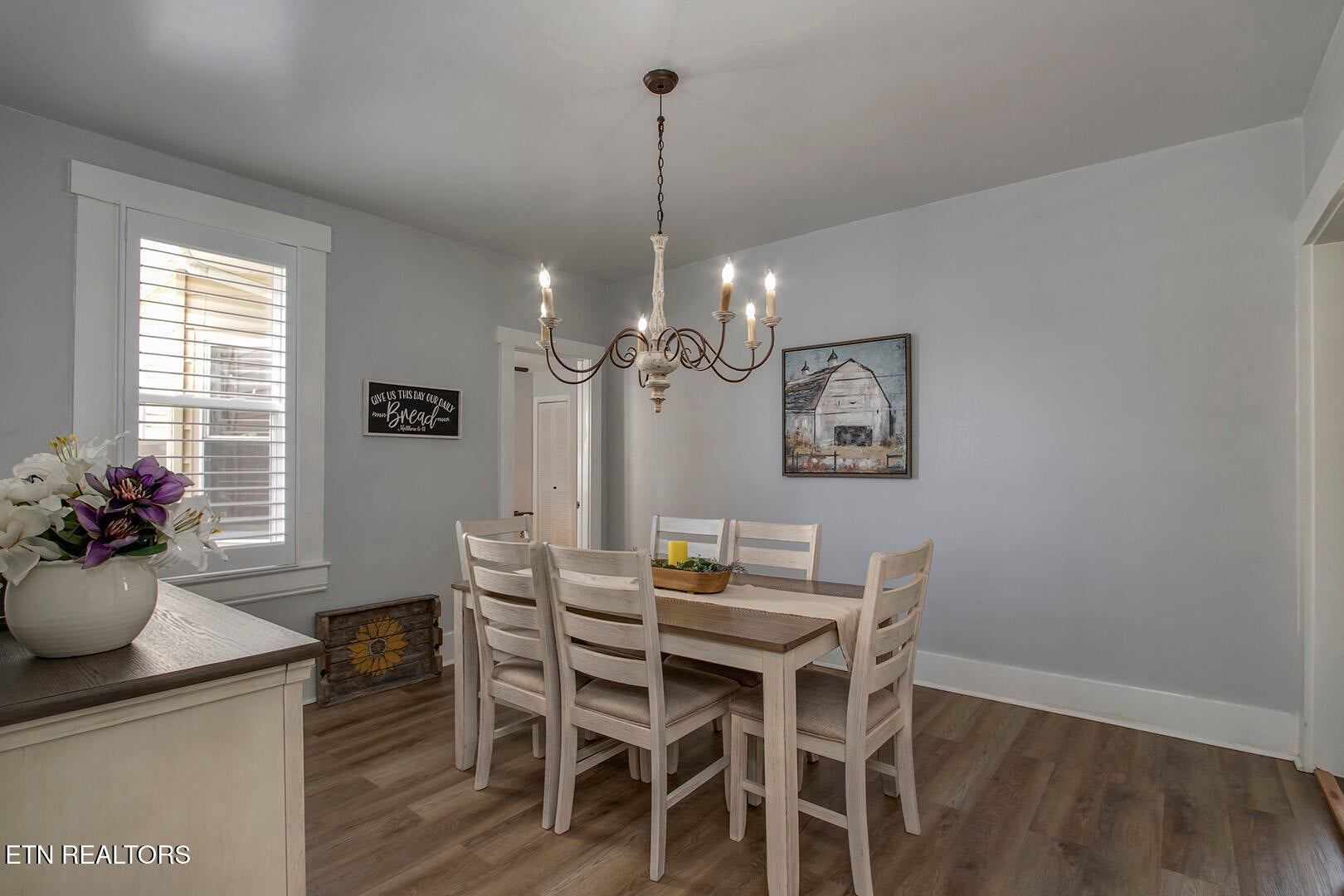 Are you looking for an adorable home with character, comfort, and styl – image 15