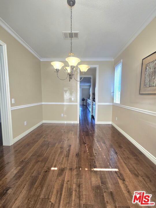 Stunning 5-bedroom, 4-bathroom, 2-story single-family home in the high – image 6