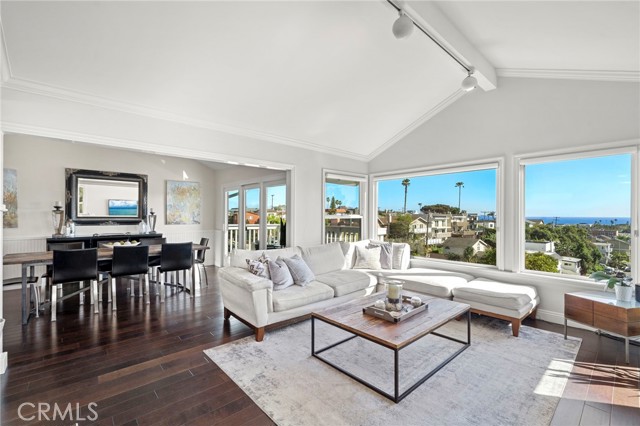 Rarely available first-row end-unit residence in Dana Points highly so – image 1