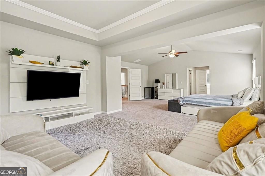 Beautiful home in the sought after Calcutta community! This spacious R – image 17