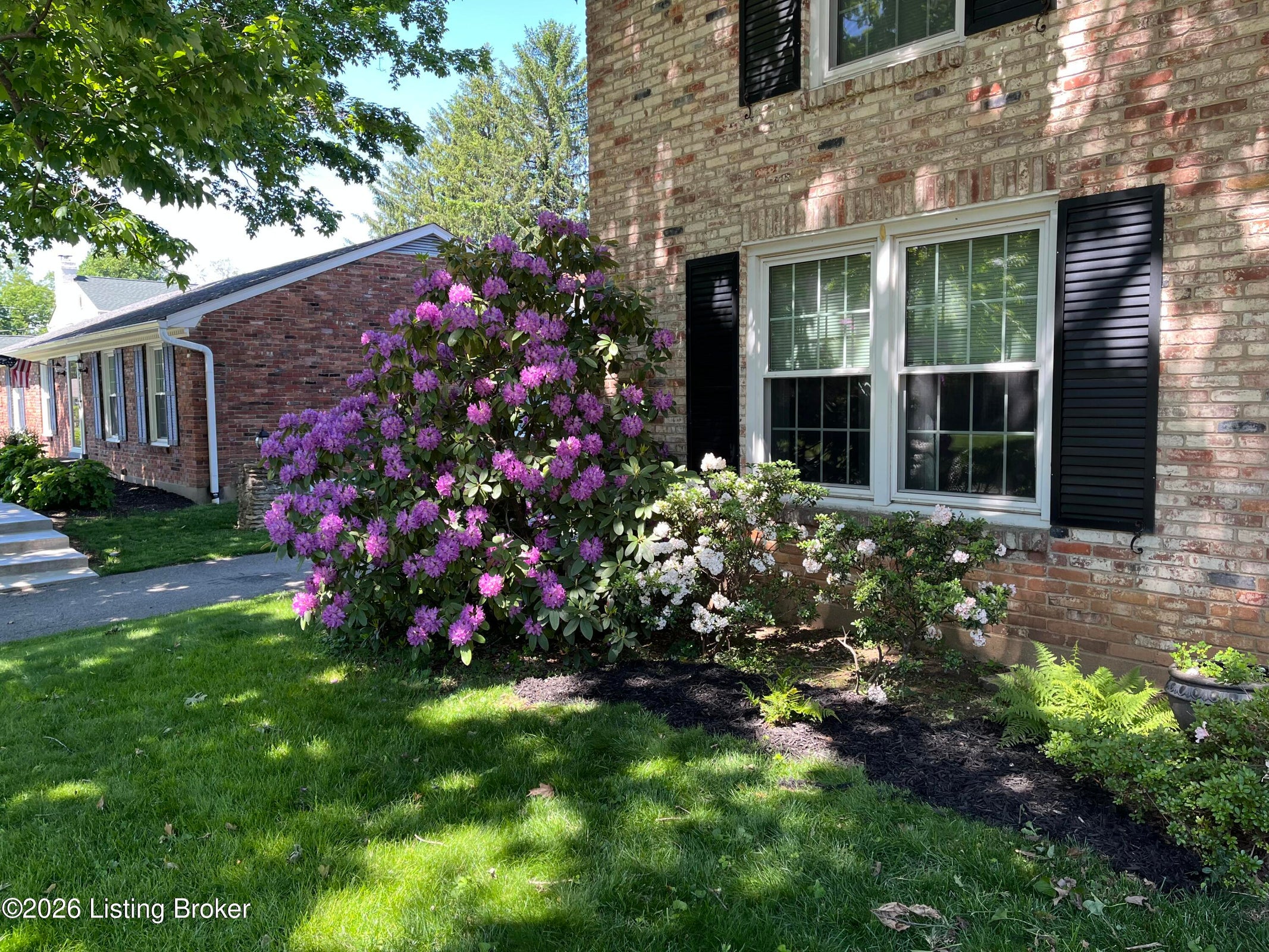 Welcome to this beautiful home that’s gleaming with pride and perfecti – image 74