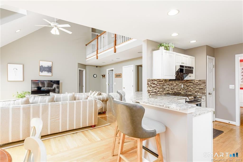 SPECTACULARLY DESIRABLE LOCATION! This rare-to-market single family is – image 13