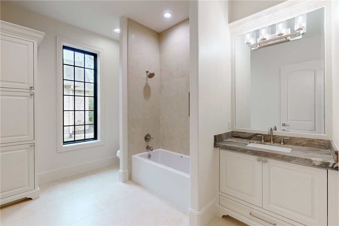 Elegant and refined new construction home located in the esteemed Mira – image 18