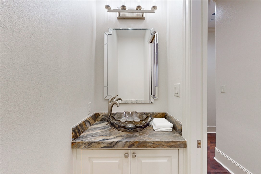 Elegant and refined new construction home located in the esteemed Mira – image 22