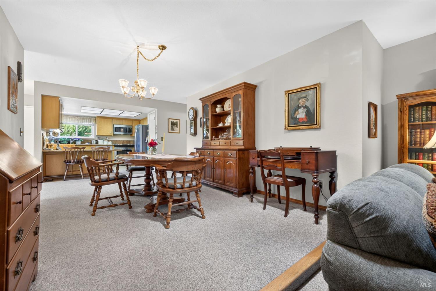 Welcome to 274 Beech Avenue, a beautifully maintained single-story hom – image 25