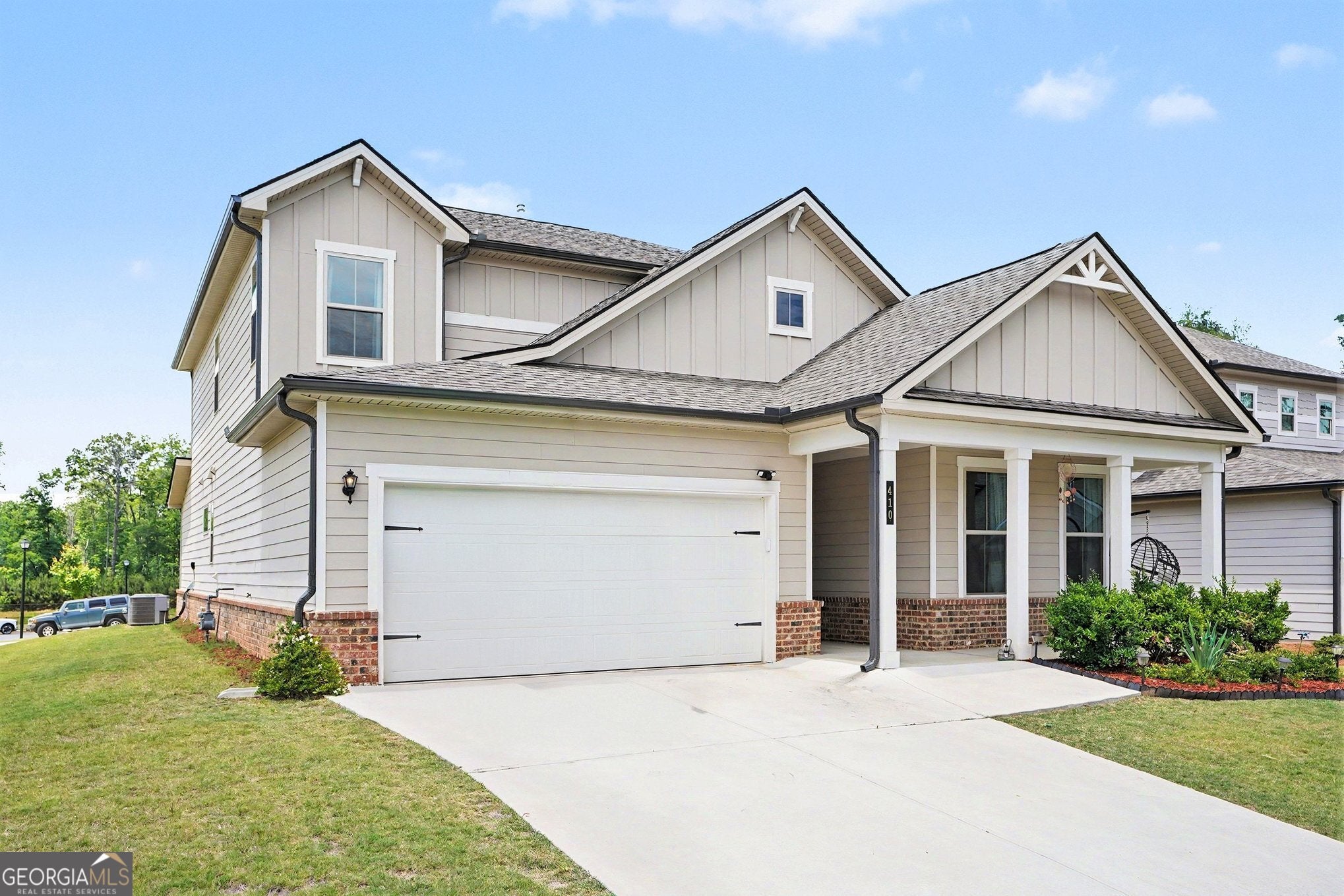 5 BEDROOM/3.5 BATH and over 3100 SF! This lovely like new double cul d – image 2