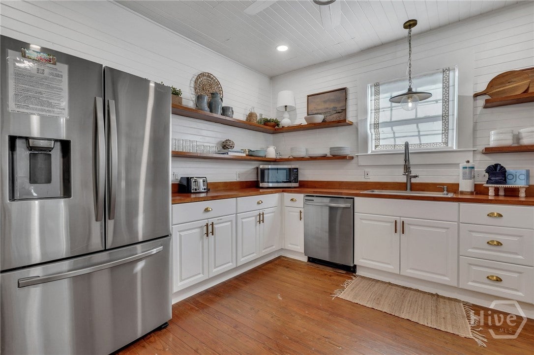 Charming raised, restored cottage in the heart of Tybee -a perfect ble – image 11