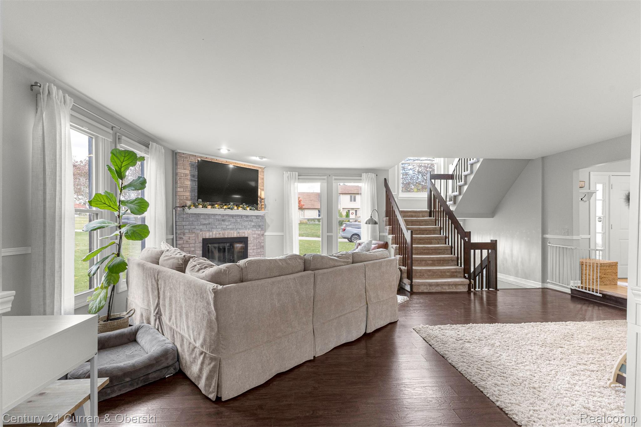 Welcome to 30999 Sudbury Street in Farmington Hills. This beautifully – image 12