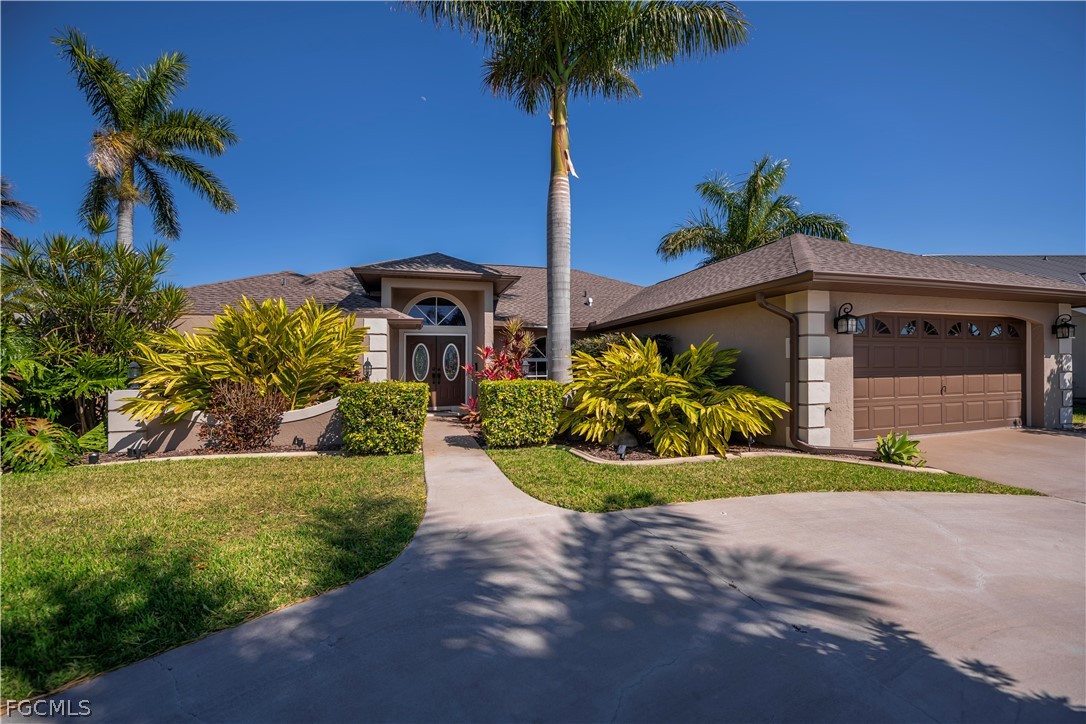 If youre looking for the perfect blend of luxury and Florida lifestyle – image 1