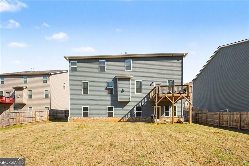 Beautiful home in the sought after Calcutta community! This spacious R – image 33