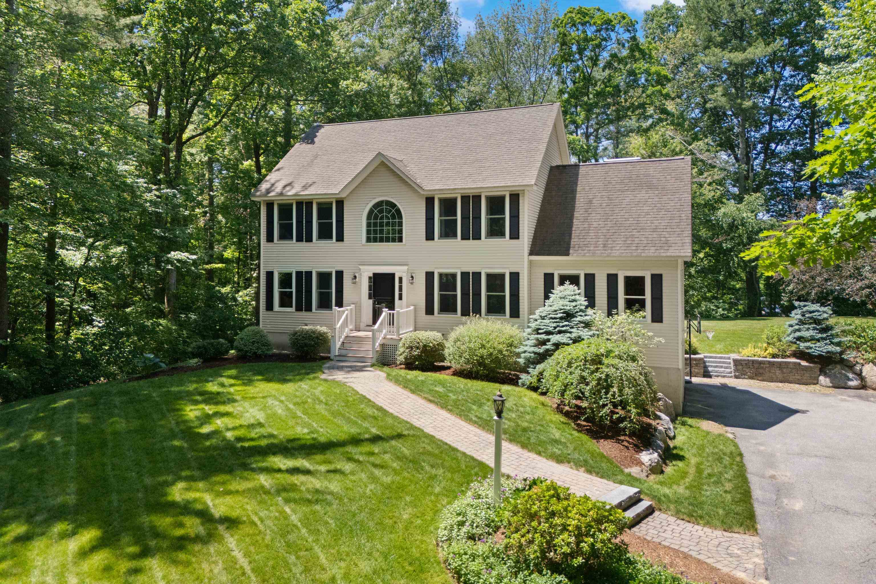 7 7 Premier Drive, Londonderry, New Hampshire, 03053, USA, 4 Bedrooms Bedrooms, ,3 BathroomsBathrooms,Residential,For Sale,7 Premier Drive,5096108