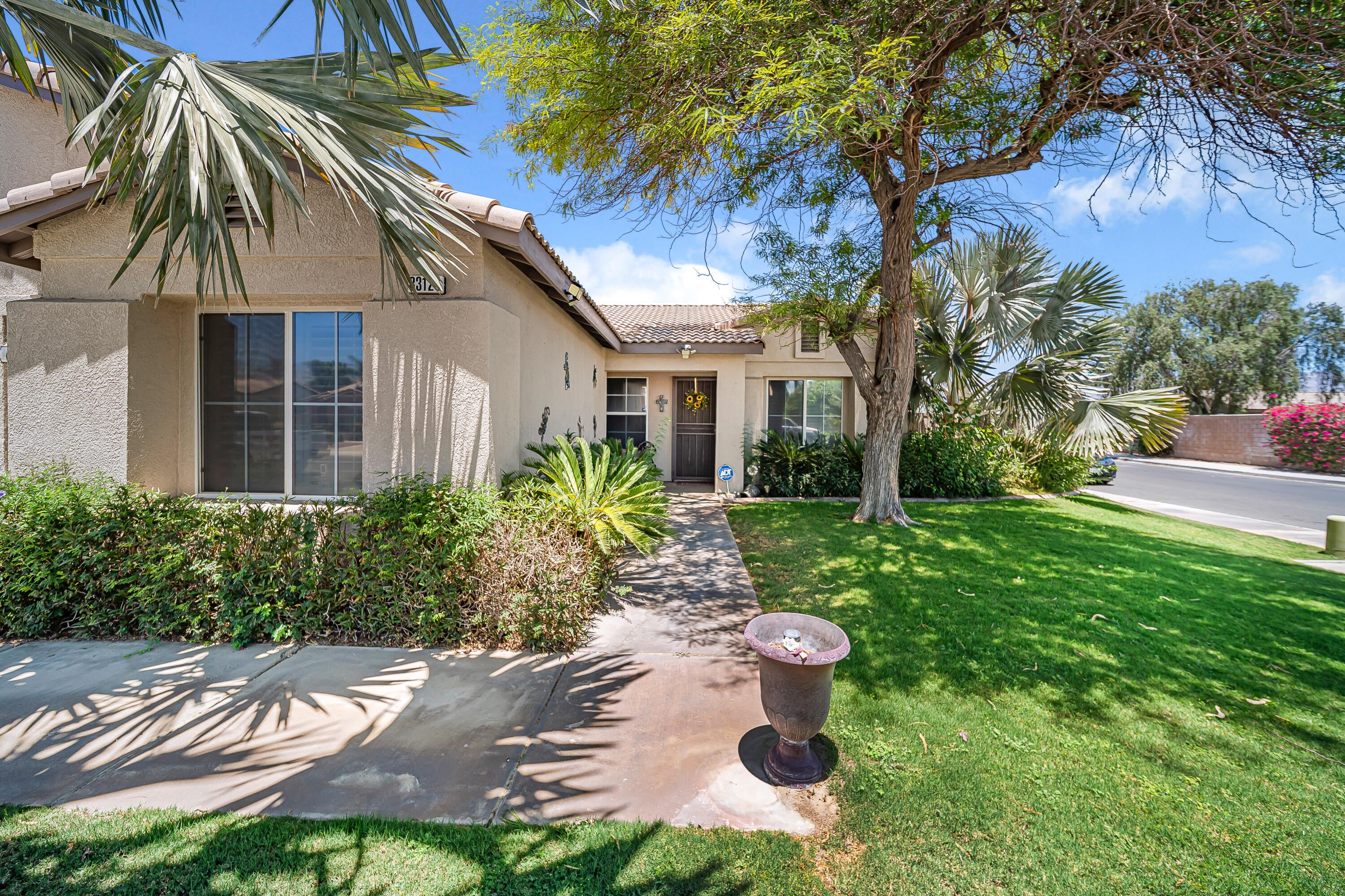 Welcome to this beautiful home in the highly desirable Villa Montego c – image 24
