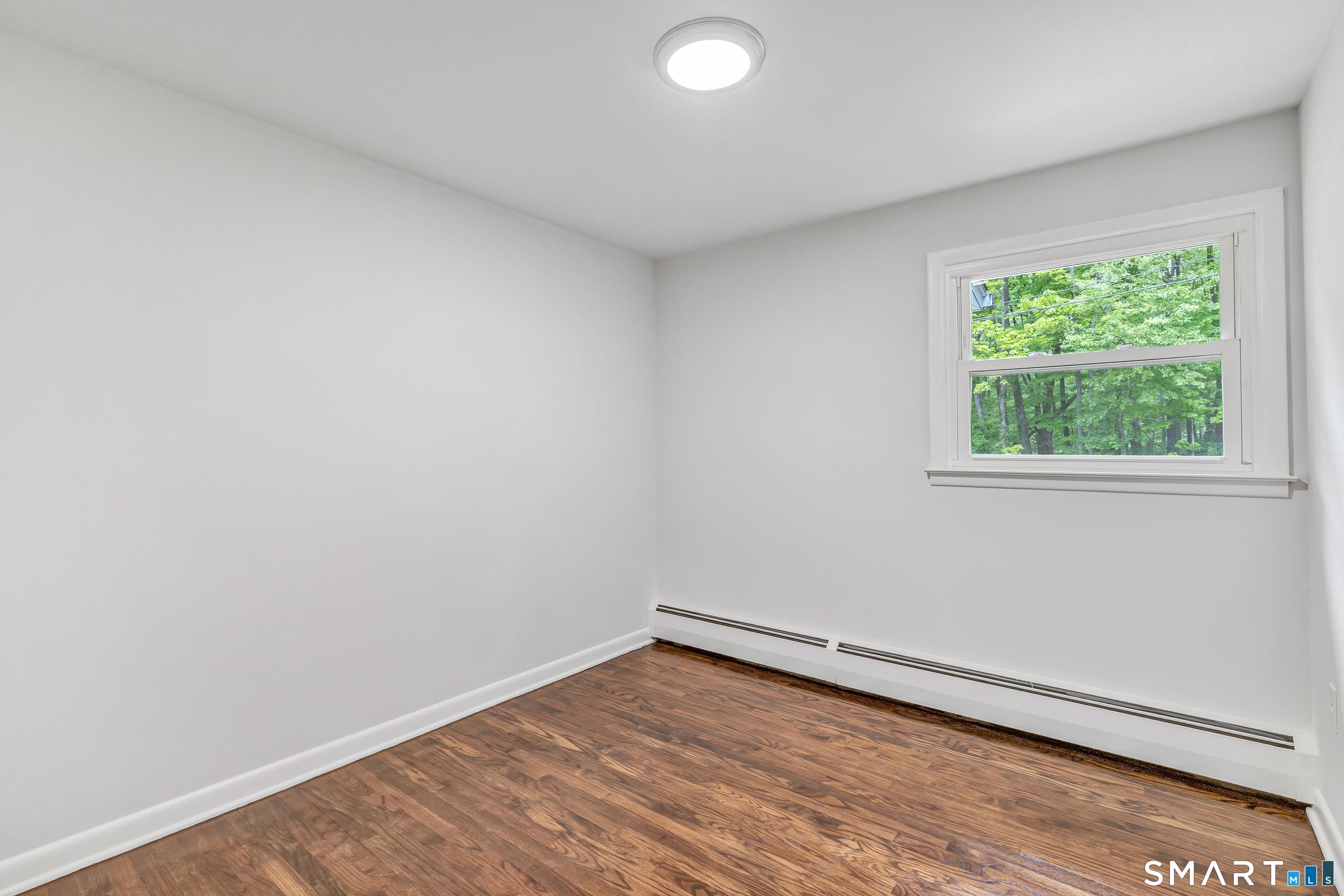 Welcome to 7 Longview Road, located in the desirable Sandy Hook sectio – image 21