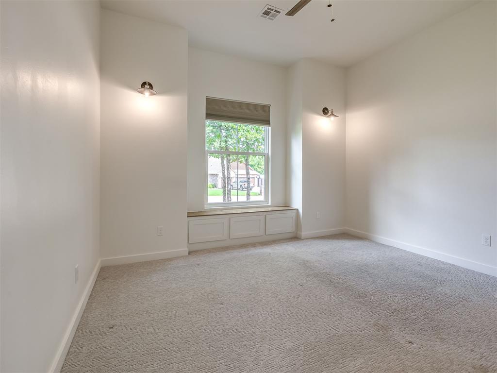Amid the wooded charm of Arcadia, 12925 Broken Arrow offers a perfect – image 27