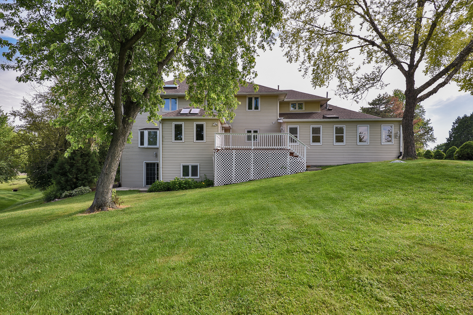 190 190 Betty Drive, Inverness, Illinois, 60010, USA, 5 Bedrooms Bedrooms, ,4 BathroomsBathrooms,Residential,For Sale,190 Betty Drive,12674631
