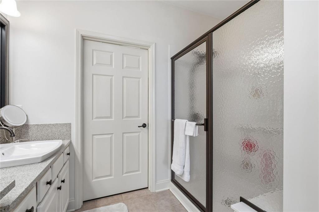 Welcome to this lovely home in the highly sought-after Orchards of Bra – image 25
