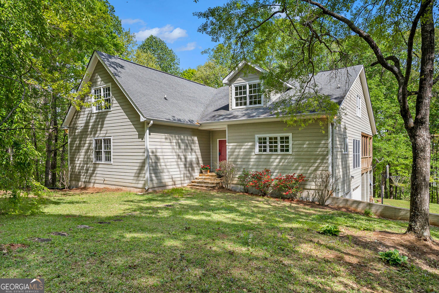 Experience the epitome of country living on this expansive 10+ acre pr – image 2