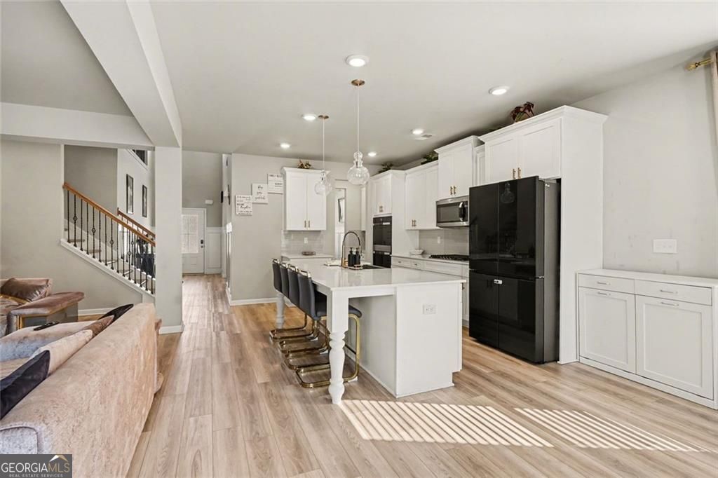 Beautiful home in the sought after Calcutta community! This spacious R – image 7